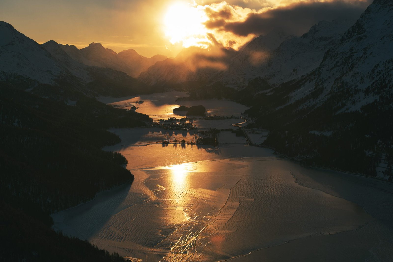 transfer di lusso Zurigo St. Moritz private car service Swiss Alps sunset Blacklux