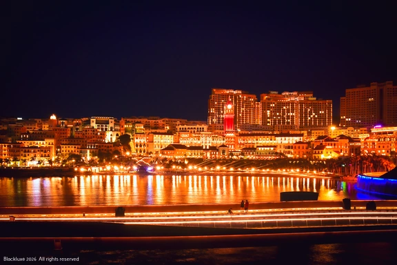 Panoramic night view of Bellagio Lake Como for luxury Malpensa Bellagio transfer